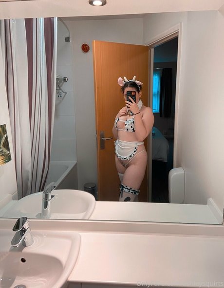 ashleysquirts only fans naked