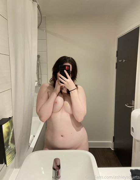 ashleysquirts onlyfans nude pics