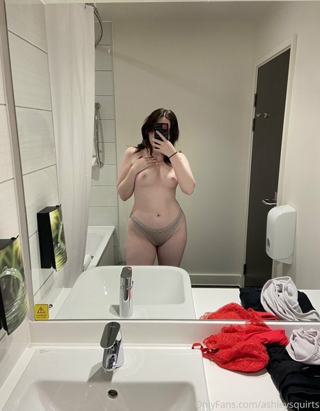 ashleysquirts onlyfans model photo