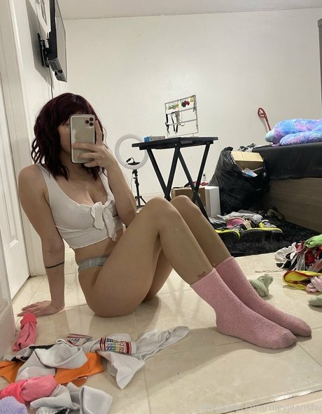 rileyjeansfw onlyfans naked leaked