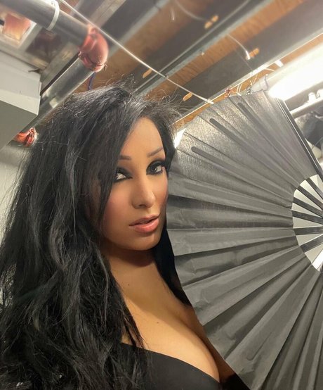 Mandy Leon onlyfans leams