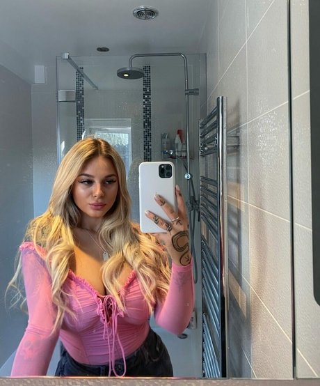 Andelika onlyfans model images