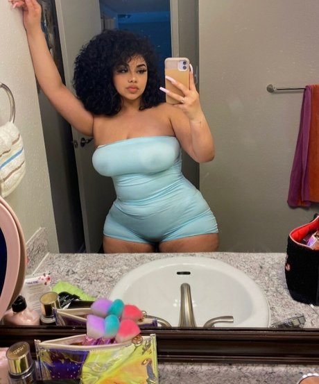 Megan Velez Profile image