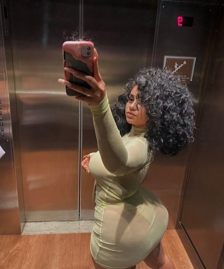 Megan Velez onlyfans nude leaks