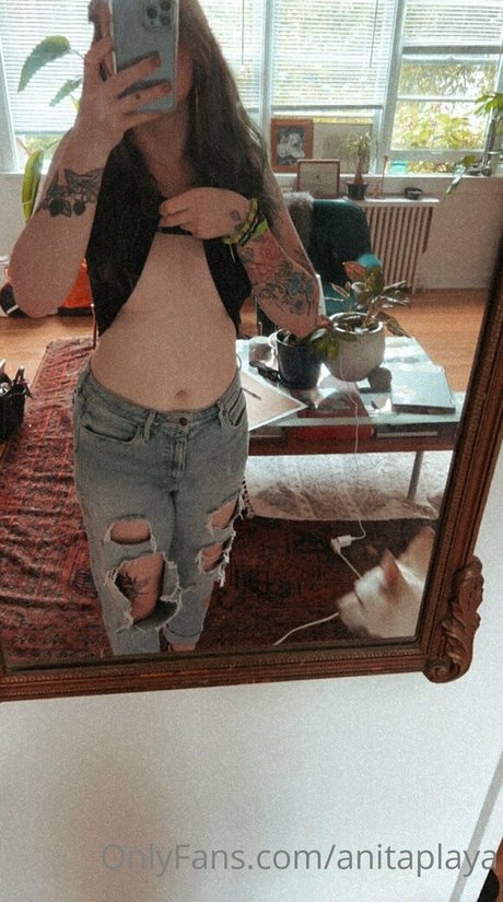 Anita Playa feet onlyfans