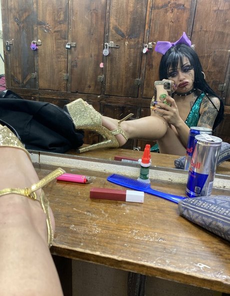 hollyhendrix_ porn onlyfans