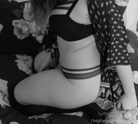 eve white onlyfans tits