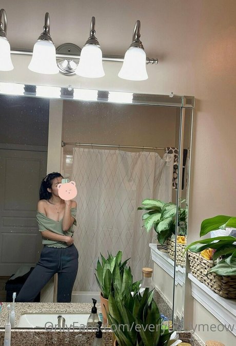 everybodymeow onlyfans content