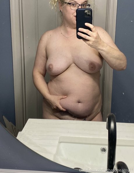 thatoneamy31 onlyfans leaks