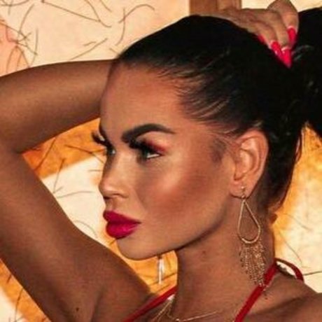 Adriane Linn feet onlyfans