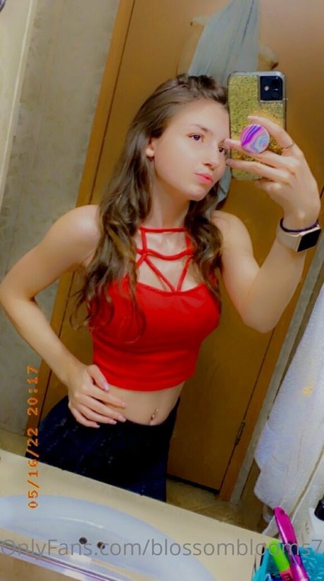 blossomblooms71 onlyfans nude photos