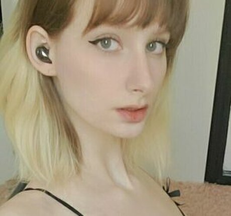 Lyra Fae onlyfans leaks naked