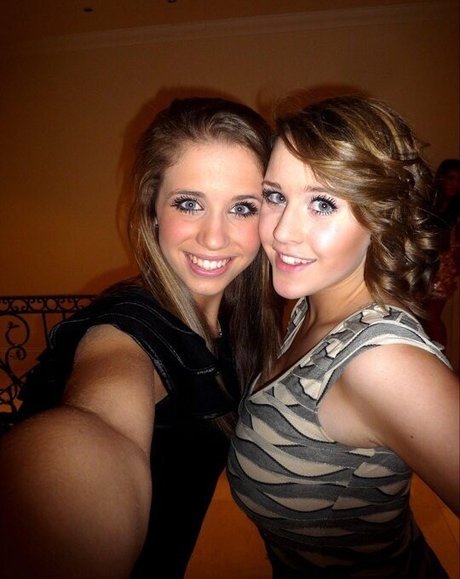 Maton Twins boobs onlyfans