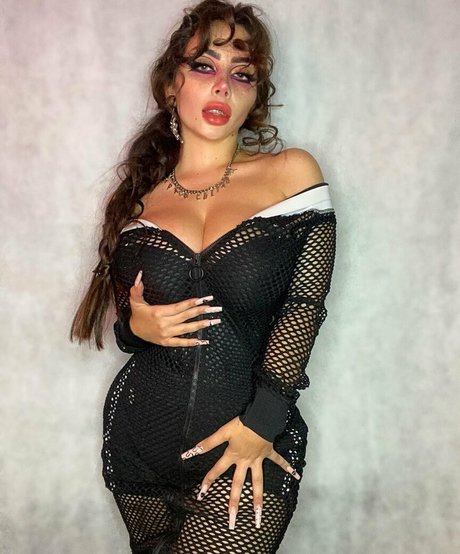 Vai Monroe onlyfans strip