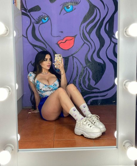 Vai Monroe onlyfans nude leak