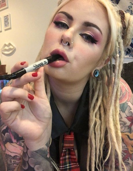 tattooedaprilfree pics onlyfans