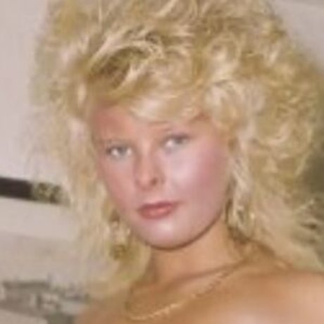 Fiona Cooper onlyfans striptease