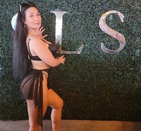 Tina Kham onlyfans sextape