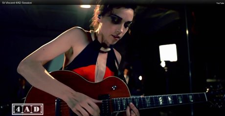 Annie Clark leaked only fans porn