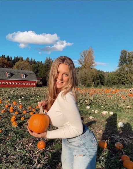 Whitney T only fans pictures