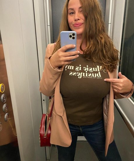 Serena Roberti onlyfans content leaked