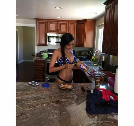 Tara Yazdi onlyfans nide