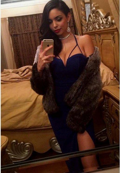 Tara Yazdi leaked onlyfans.