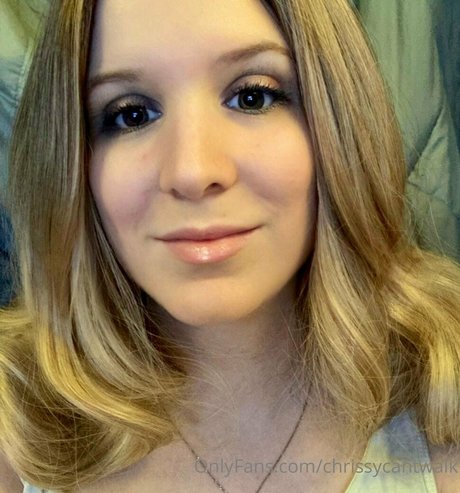chrissycantwalk onlyfans hot