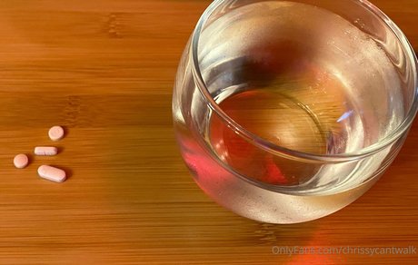 chrissycantwalk onlyfans.