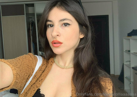 lovelylolllaaaaaaa on onlyfans