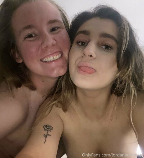 jordanandtaylor onlyfans leaked tits