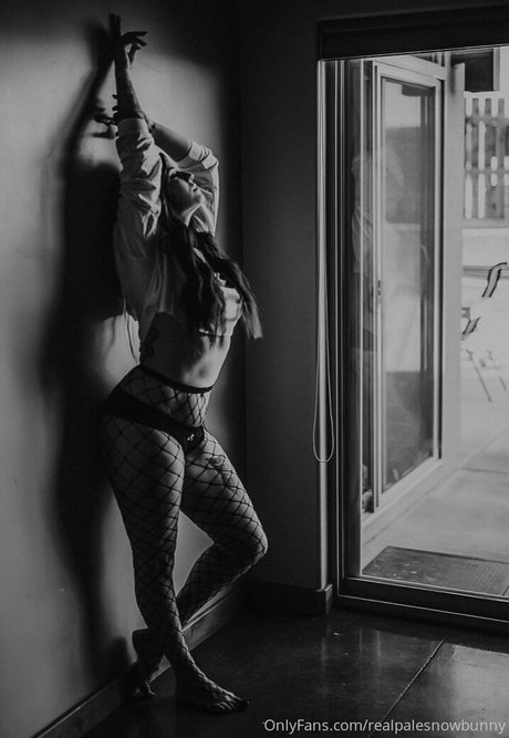 realpalesnowbunny onlyfans images