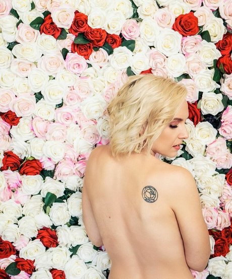 Emma Fyffe onlyfans boobs