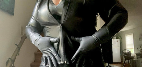 rubberfoxx onlyfans nude pics