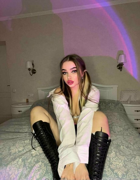 tiana crystal onlyfans boobs