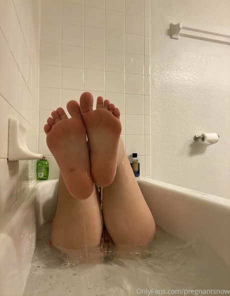 pregnantsnow onlyfans nude photos
