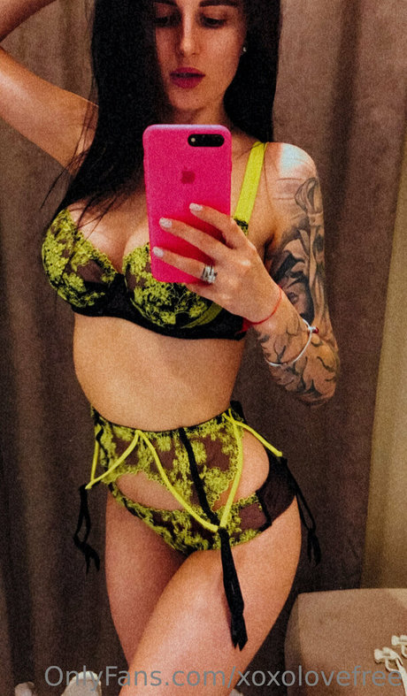 xoxolovefree  capture