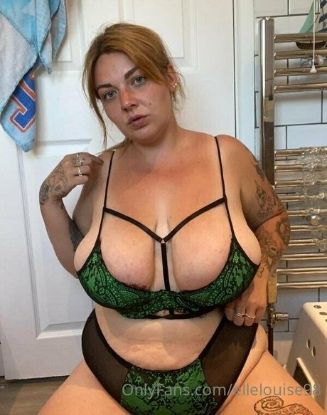 ellelouise98 onlyfans ass