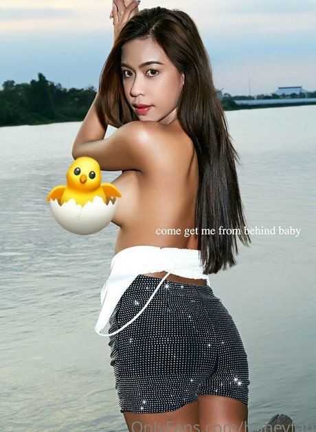 honeyfah onlyfans model photo