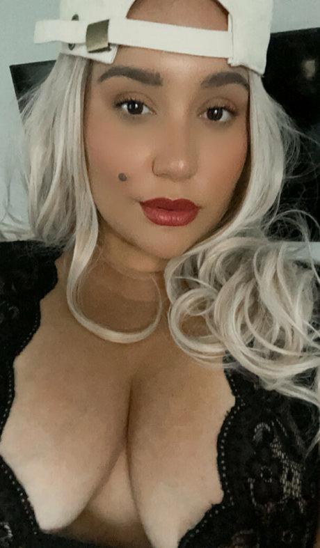 morenita free  glimpse