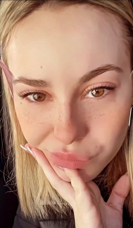 Elena Lagou onlyfans porno