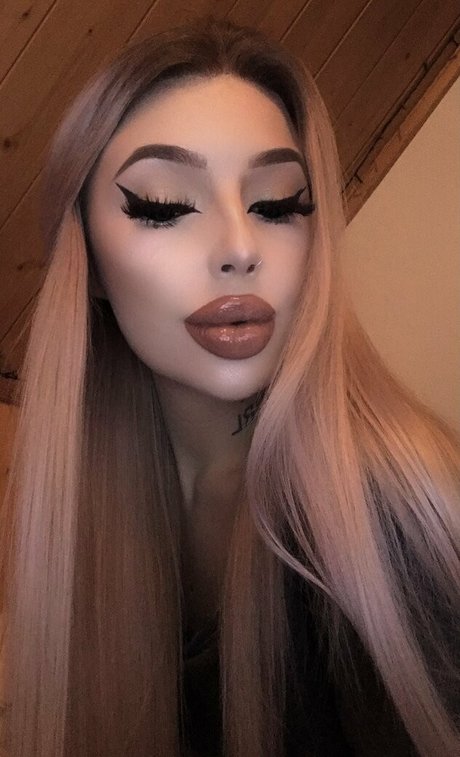 charlotteventura nude onlyfans leaked