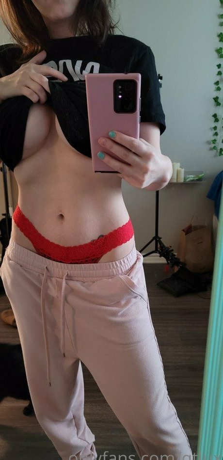 QT Lux porn only fans