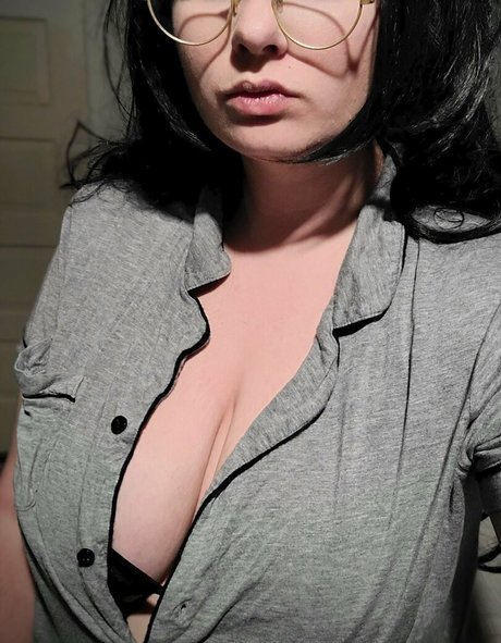 notsafeforcon onlyfans picture