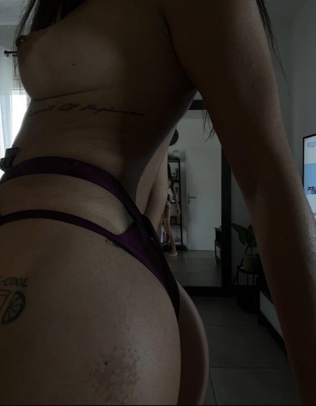 Julie Bertin porn onlyfans