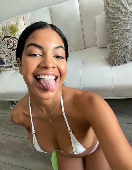 thereal mayafarrell nude onlyfans leaks