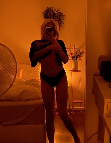 Deathlessley onlyfans naked leaked