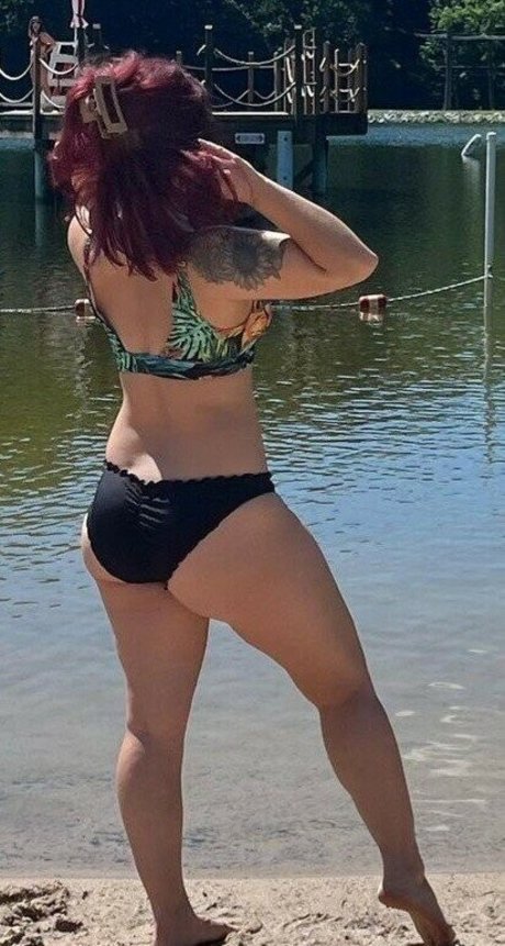 Pockets4bees onlyfans boobs