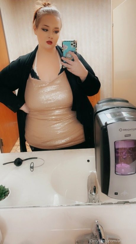 chubby fuck onlyfans sexy selfie