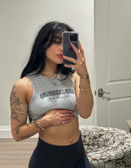 Athena Aragon only fans pictures